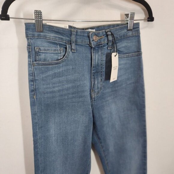 NWT Forever 21 High-Waisted Skinny Jeans in Medium denim Size 27 - Picture 4 of 10